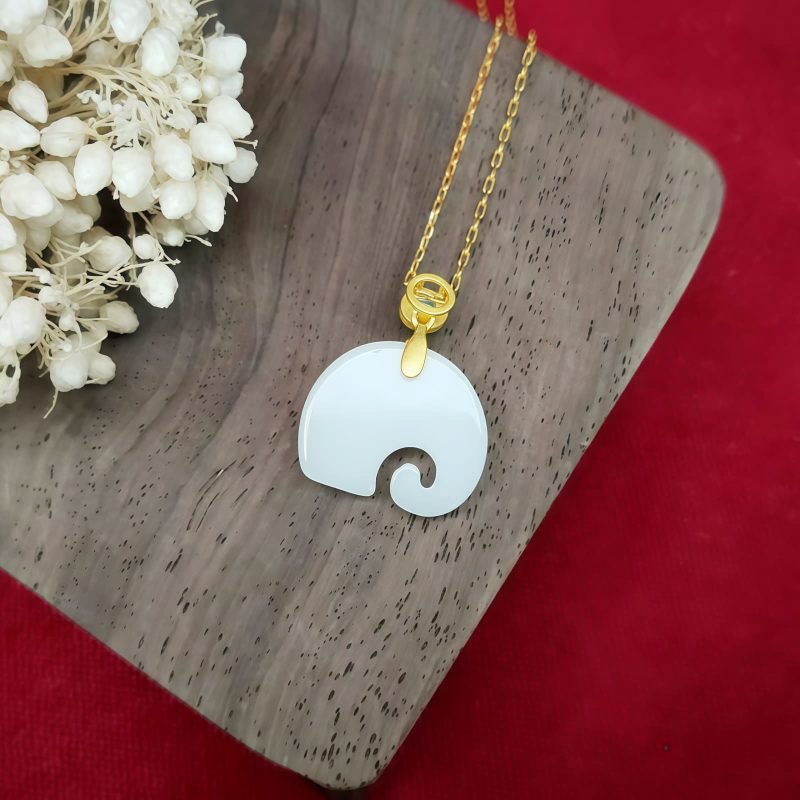 Colar Pingente de Elefante de Jade Branco para Sorte White Jade Elephant Luck Pendant Necklace