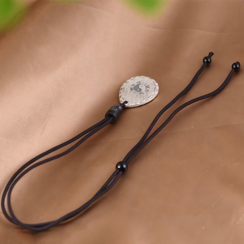 Collar con dije de gota de agua Yin Yang en plata 999 999 Silver Yin Yang Water Drop Pendant