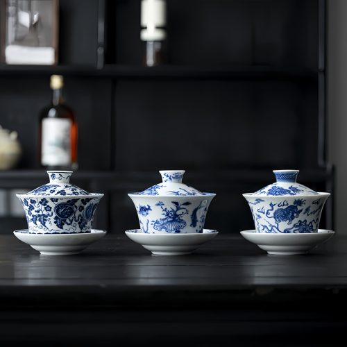 Juego de Tazas de Té de Porcelana Azul y Blanca con Loto y Pez Koi Juego de Tazas de Té de Porcelana Azul y Blanca con Loto y Pez Koi