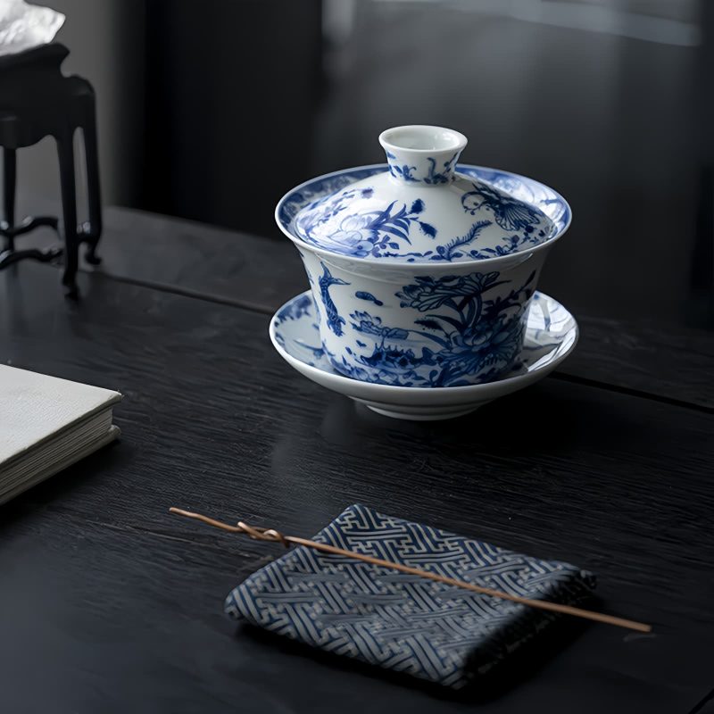 Juego de Tazas de Té de Porcelana Azul y Blanca con Loto y Pez Koi Blue And White Porcelain Lotus Koi Fish Teacup Set