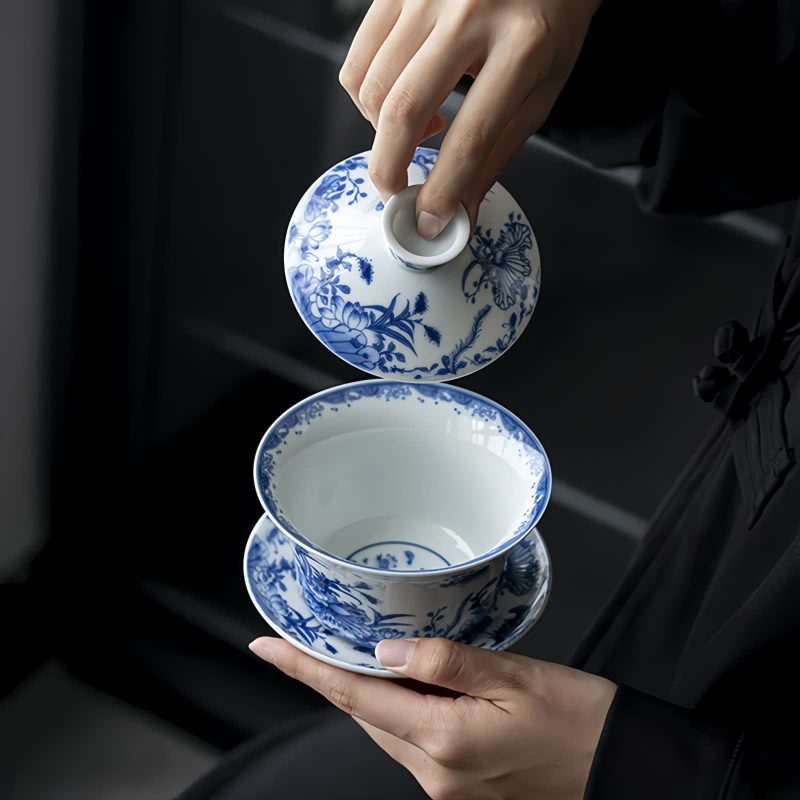Juego de Tazas de Té de Porcelana Azul y Blanca con Loto y Pez Koi Blue And White Porcelain Lotus Koi Fish Teacup Set
