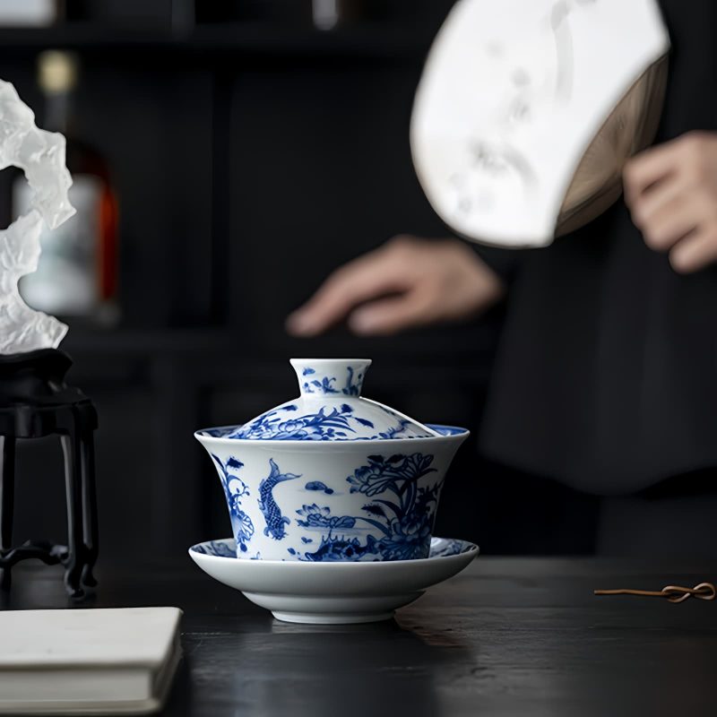 Juego de Tazas de Té de Porcelana Azul y Blanca con Loto y Pez Koi Blue And White Porcelain Lotus Koi Fish Teacup Set