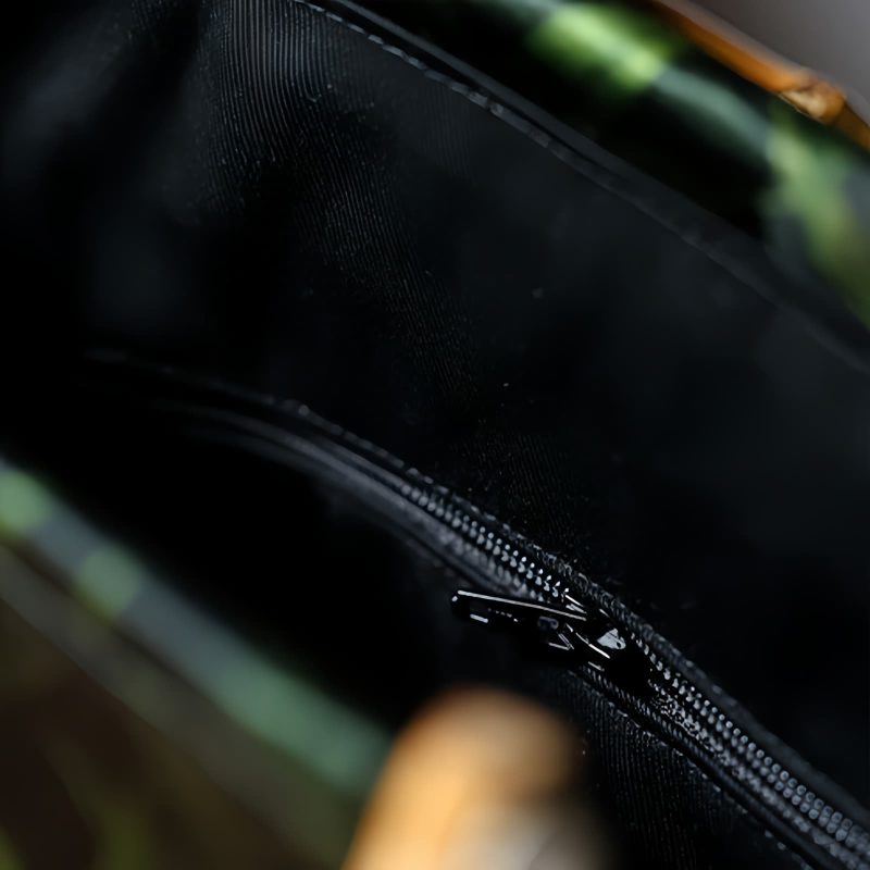 حقيبة يد من الخيزران مزينة برسومات سمكة الكوي والفراشة Butterfly Koi Fish Bamboo Handle Handbag
