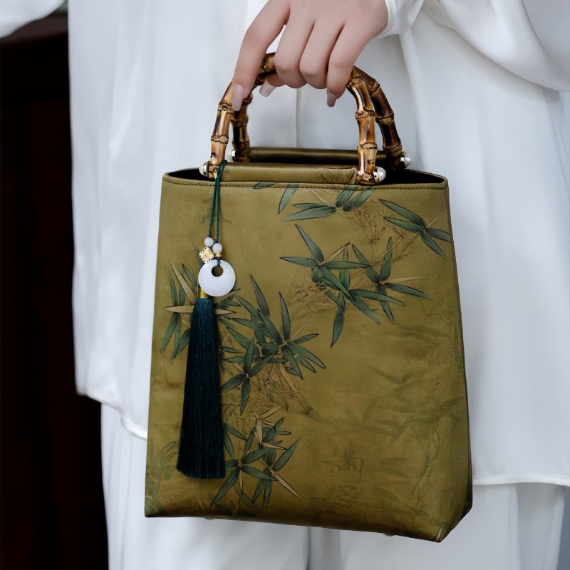 حقيبة يد من الخيزران مزينة برسومات سمكة الكوي والفراشة Butterfly Koi Fish Bamboo Handle Handbag