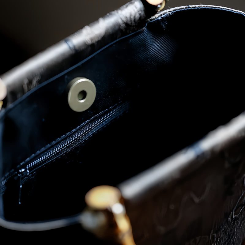 حقيبة يد من الخيزران مزينة برسومات سمكة الكوي والفراشة Butterfly Koi Fish Bamboo Handle Handbag