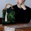 حقيبة يد من الخيزران مزينة برسومات سمكة الكوي والفراشة Butterfly Koi Fish Bamboo Handle Handbag