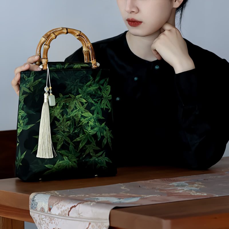 حقيبة يد من الخيزران مزينة برسومات سمكة الكوي والفراشة Butterfly Koi Fish Bamboo Handle Handbag