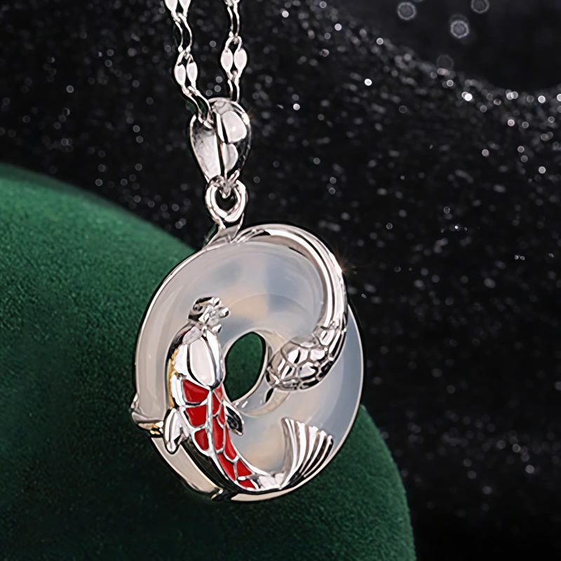 Colar Positivo de Carpa de Calcedônia em Prata 999 Chalcedony Koi Fish Positive Necklace in 999 Silver