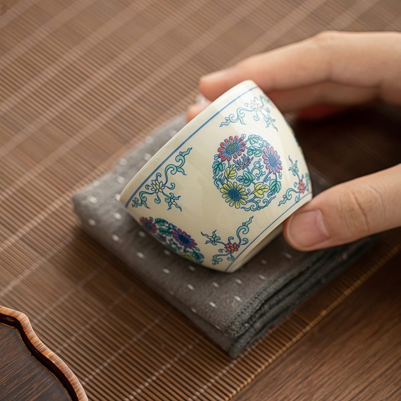 كوب شاي سيراميك صيني بشكل سمكة كوي Chinese Ceramic Koi Fish Teacup