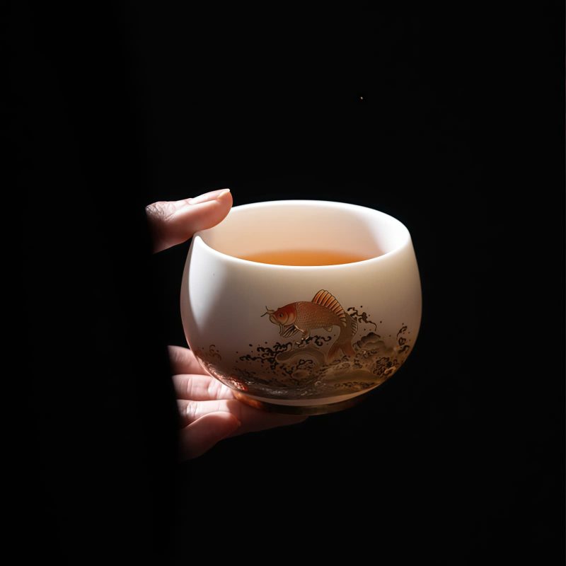 Taza de Té de Cerámica China con Diseño de Dragón Fénix y Pez Koi Chinese Ceramic Koi Fish Teacup with Phoenix Dragon Design