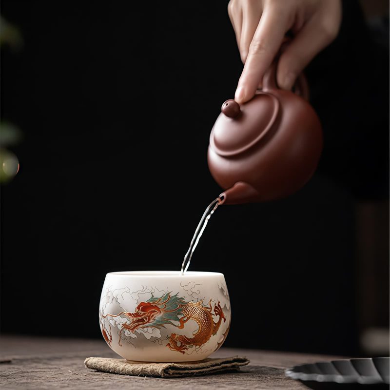 Taza de Té de Cerámica China con Diseño de Dragón Fénix y Pez Koi Chinese Ceramic Koi Fish Teacup with Phoenix Dragon Design