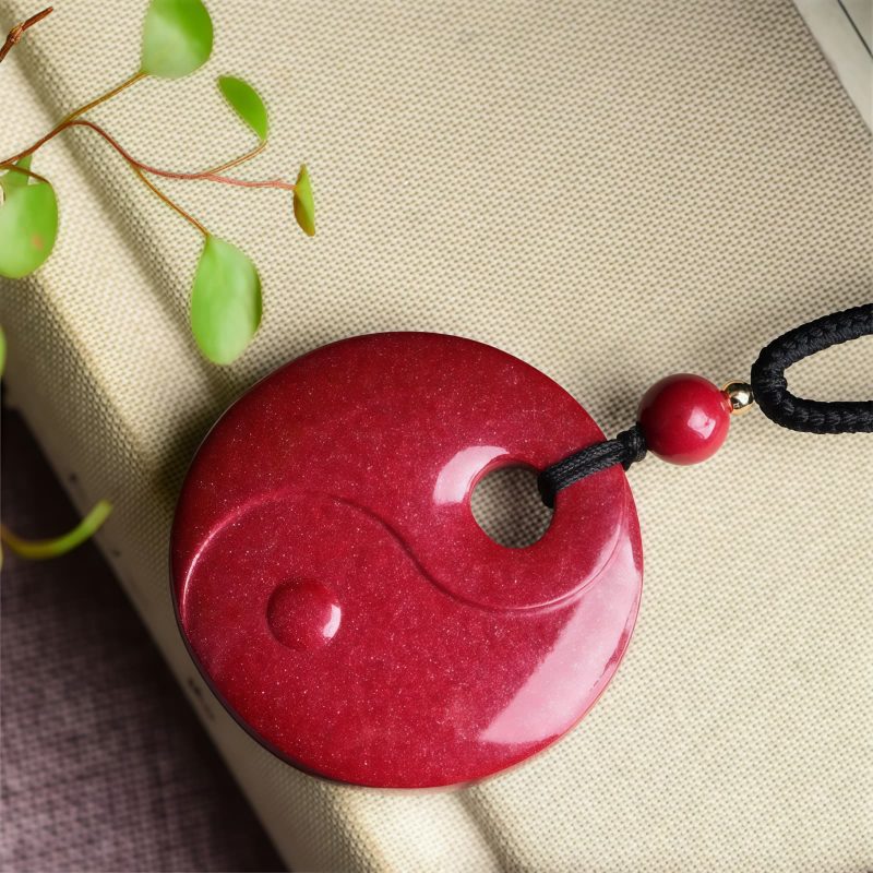 Collar con colgante de cinabrio: Buda sonriente, Yin Yang Cinnabar Laughing Buddha Yin Yang Pendant Necklace