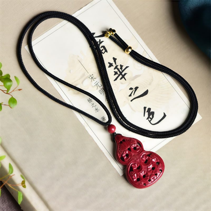 Collar con colgante de cinabrio: Buda sonriente, Yin Yang Cinnabar Laughing Buddha Yin Yang Pendant Necklace