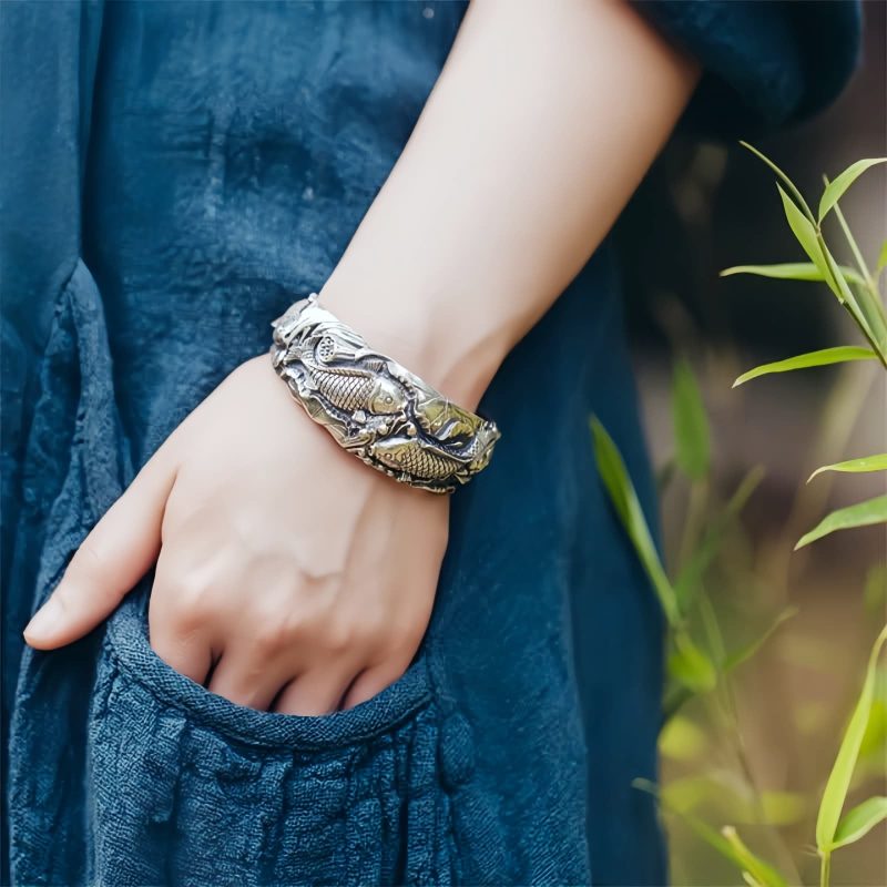 Pulseira de Carpa Prateada com Banho de Cobre e Lótus para Riqueza Copper Plated Silver Koi Fish Lotus Wealth Bracelet