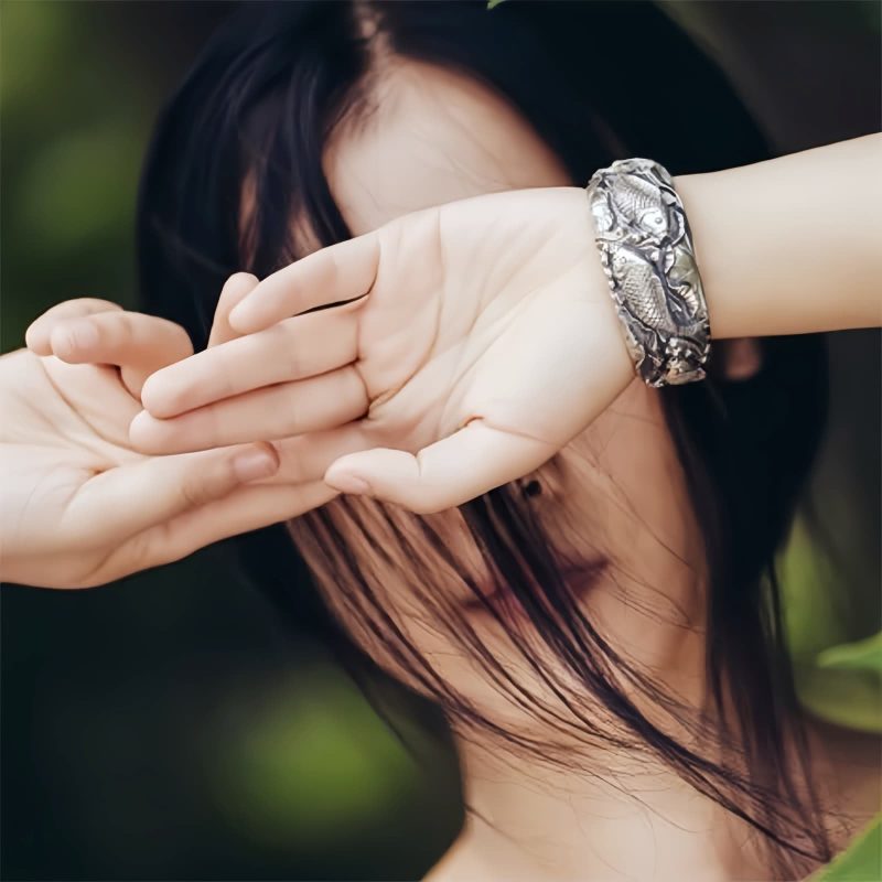 Pulseira de Carpa Prateada com Banho de Cobre e Lótus para Riqueza Copper Plated Silver Koi Fish Lotus Wealth Bracelet