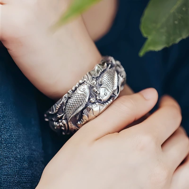 Pulseira de Carpa Prateada com Banho de Cobre e Lótus para Riqueza Copper Plated Silver Koi Fish Lotus Wealth Bracelet