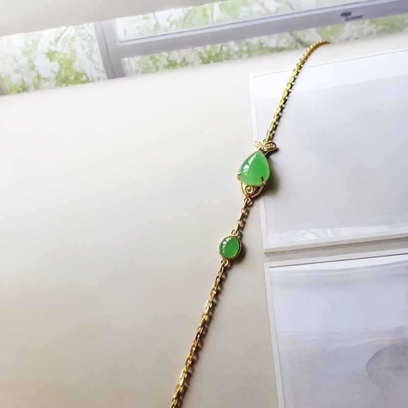 Pulsera de Fuerza con Koi de Calcedonia Verde Green Chalcedony Koi Fish Strength Bracelet