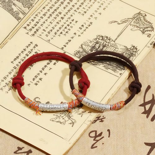 Pulseira de Corda Artesanal em Prata 999 com Mantra Om Mani Padme Hum Pulseira de Corda Artesanal em Prata 999 com Mantra Om Mani Padme Hum