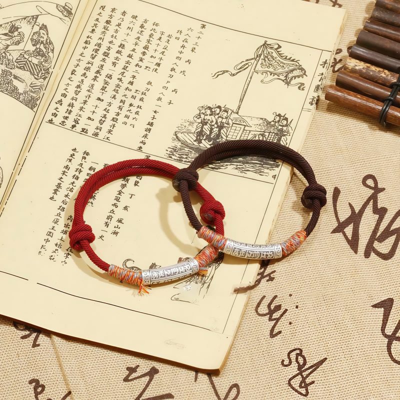 Pulseira de Corda Artesanal em Prata 999 com Mantra Om Mani Padme Hum Handmade 999 Sterling Silver Om Mani Padme Hum Rope Bracelet