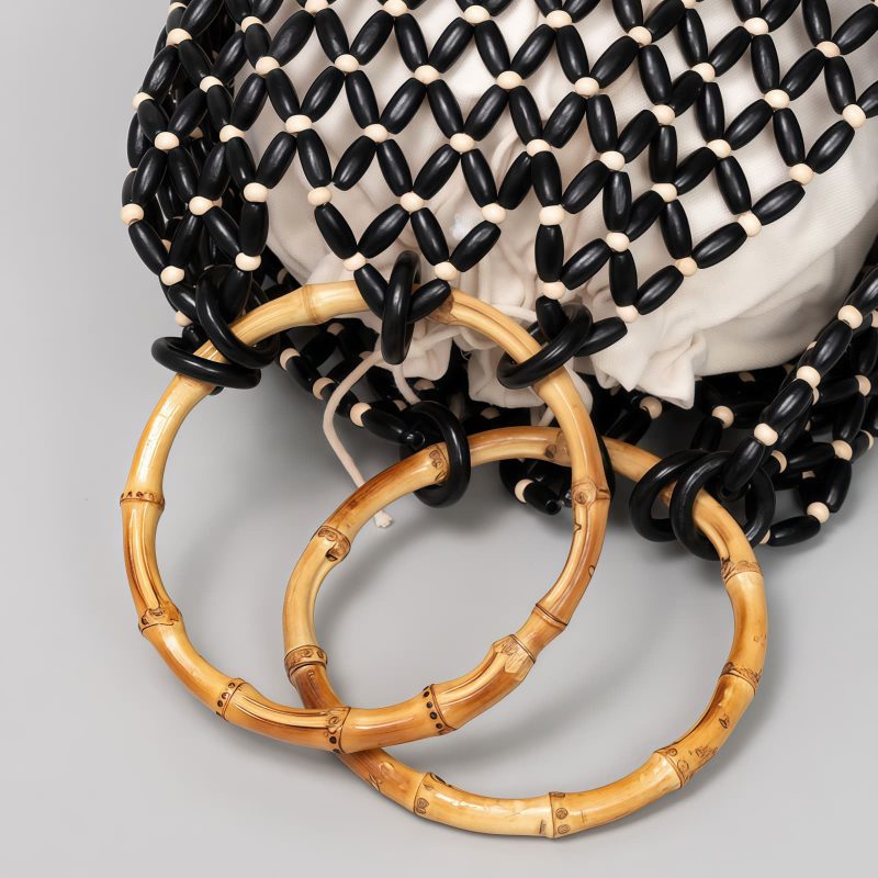حقيبة يد من خرز الخشب المنسوج يدوياً بمقبض من الخيزران Handwoven Wooden Beads Bamboo Handle Bag