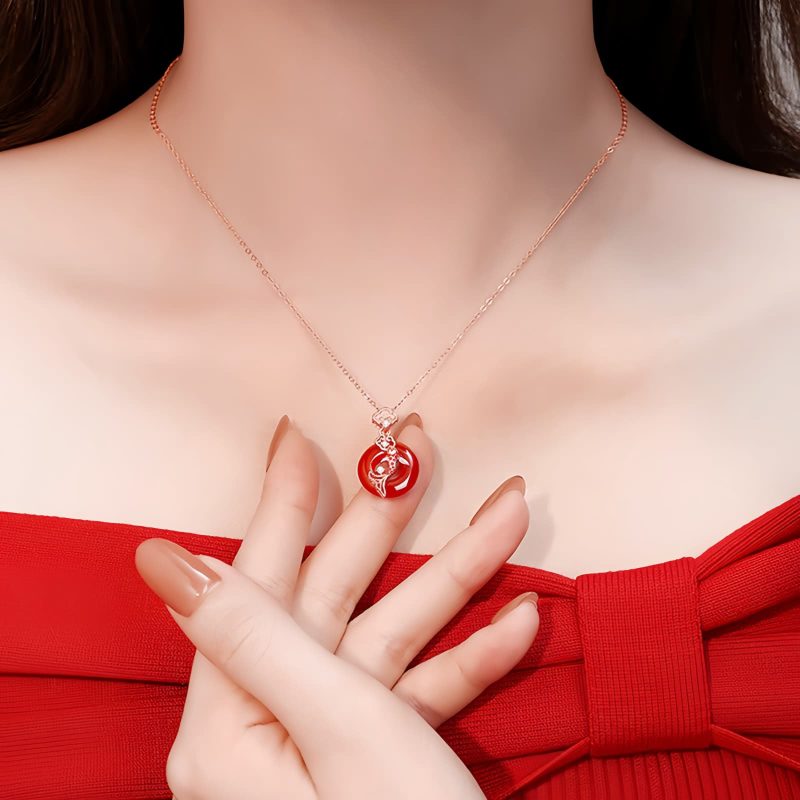 Collar con colgante de pez Koi de ágata roja Red Agate Koi Fish Pendant Necklace