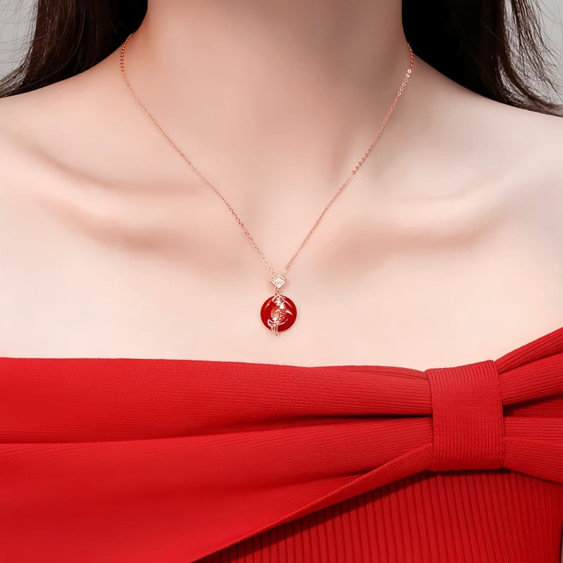 Collar con colgante de pez Koi de ágata roja Red Agate Koi Fish Pendant Necklace