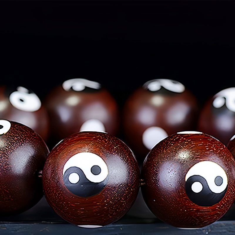 Pulsera de Sándalo Rojo Yin Yang: Armonía y Protección Red Sandalwood Yin Yang Harmony Bracelet