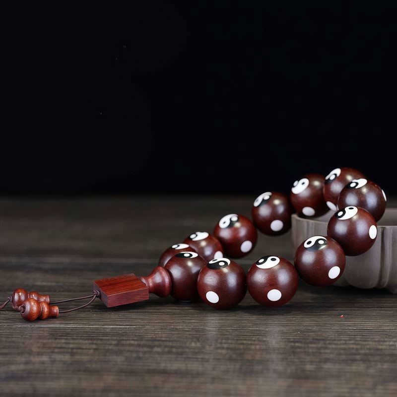 Pulsera de Sándalo Rojo Yin Yang: Armonía y Protección Red Sandalwood Yin Yang Harmony Bracelet