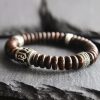Pulsera Tibetana de Cáscara de Coco Om Mani Padme Hum Tibetan Coconut Shell Om Mani Padme Hum Bracelet