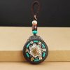 Llavero de Concha Tibetana Om Mani Padme Hum Tibetan Conch Om Mani Padme Hum Key Chain