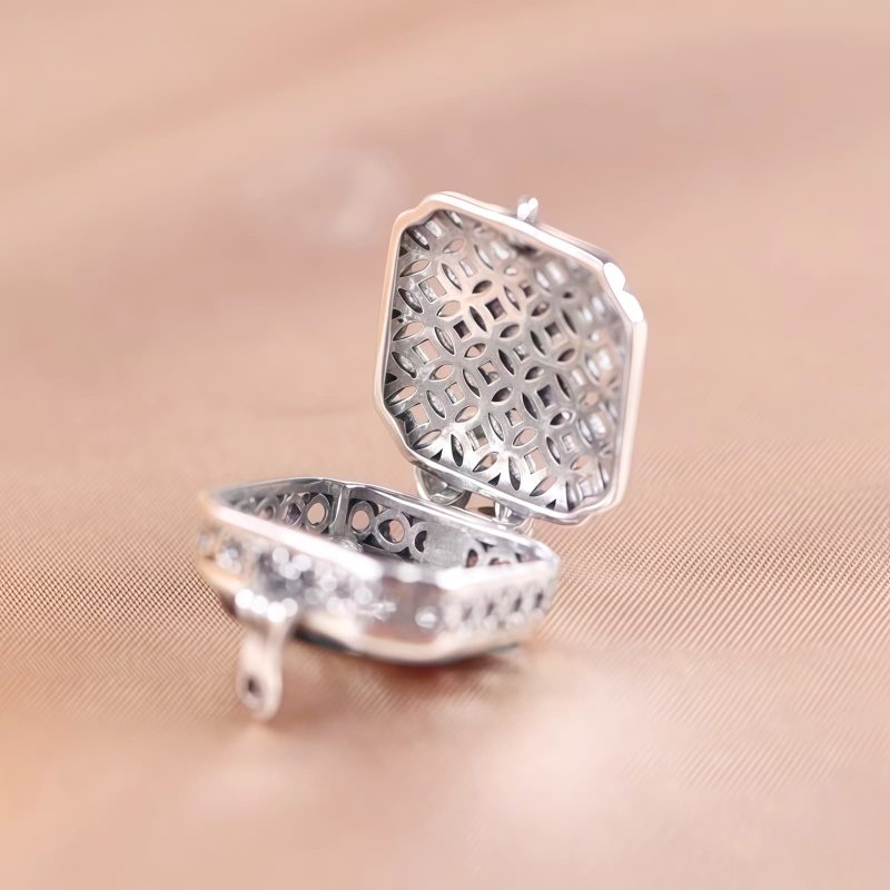 قلادة تعويذة سمك الكوي واللوتس النيبالية من النحاس Tibetan Copper Koi Fish Lotus Luck Ghau Pendant Necklace