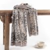 Chal envolvente con estampado floral tibetano Tibetan Floral Pattern Shawl Wrap