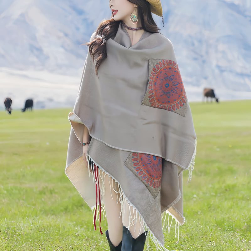ポケット付きチベット幾何学模様マント Tibetan Geometric Mandala Shawl with Pockets