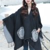 ポケット付きチベット幾何学模様マント Tibetan Geometric Mandala Shawl with Pockets