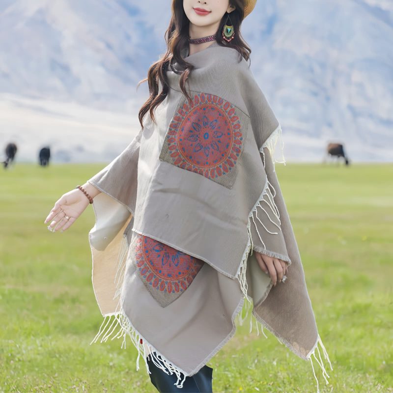 ポケット付きチベット幾何学模様マント Tibetan Geometric Mandala Shawl with Pockets