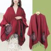 ポケット付きチベット幾何学模様マント Tibetan Geometric Mandala Shawl with Pockets