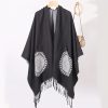 ポケット付きチベット幾何学模様マント Tibetan Geometric Mandala Shawl with Pockets