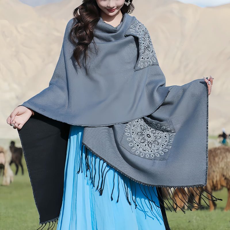 ポケット付きチベット幾何学模様マント Tibetan Geometric Mandala Shawl with Pockets