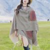 ポケット付きチベット幾何学模様マント Tibetan Geometric Mandala Shawl with Pockets