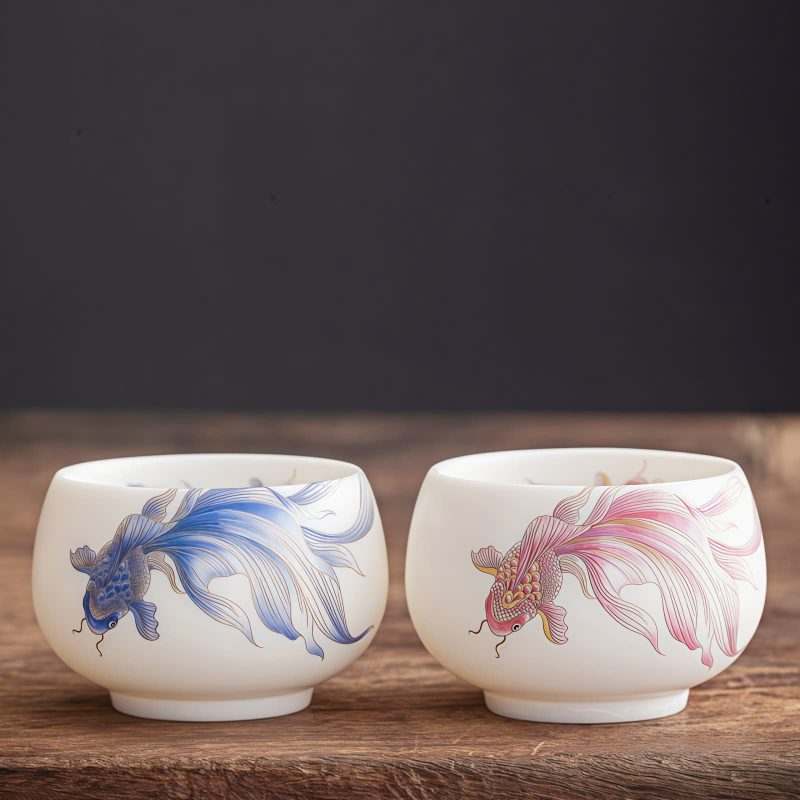 كوب شاي سيراميك أبيض مزخرف بأسماك الكوي White Ceramic Koi Fish Teacup