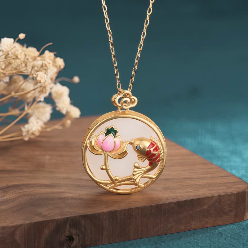 Collar con dije de Loto y Koi de Jade Blanco White Jade Koi Lotus Pendant Necklace