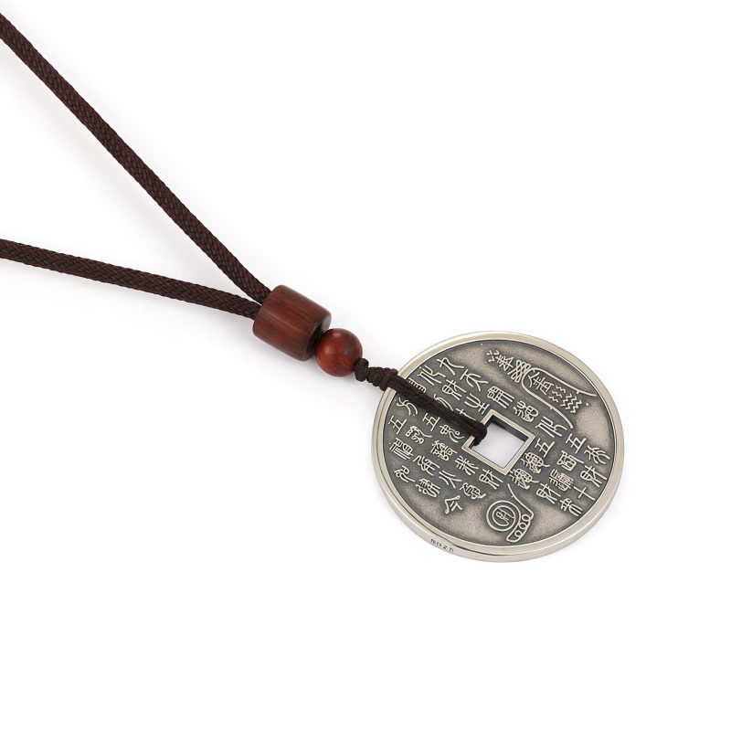 Collar con dije de Bagua Yin Yang chapado en plata Yin Yang Bagua Silver Plated Pendant Necklace