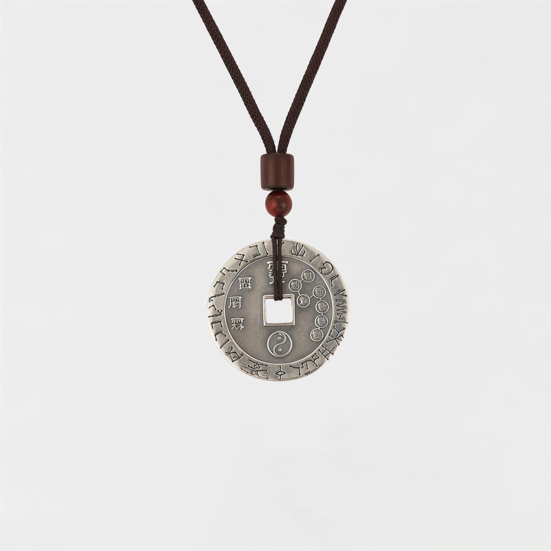 Collar con dije de Bagua Yin Yang chapado en plata Yin Yang Bagua Silver Plated Pendant Necklace
