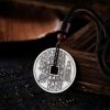 Collar con dije de Bagua Yin Yang chapado en plata Yin Yang Bagua Silver Plated Pendant Necklace