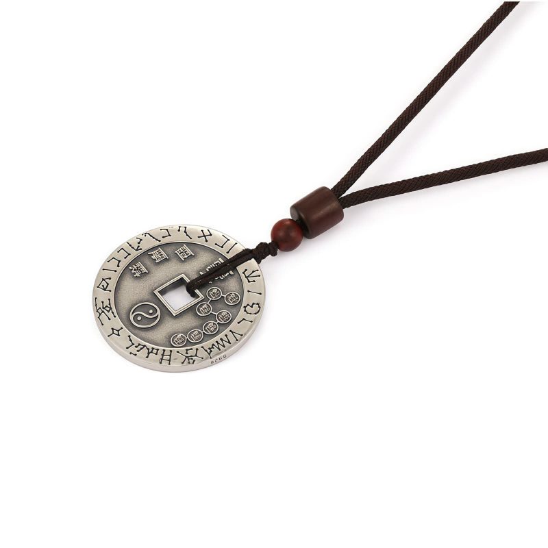 Collar con dije de Bagua Yin Yang chapado en plata Yin Yang Bagua Silver Plated Pendant Necklace