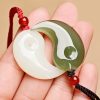 Collar de Protección Yin Yang de Jade Blanco y Cian Yin Yang White and Cyan Jade Protection Necklace