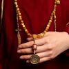 سوار يد من خرز مالا 108 حبة من عين النمر مع شرابة دورجي 108 Mala Beads Tiger Eye Dorje Tassel Bracelet
