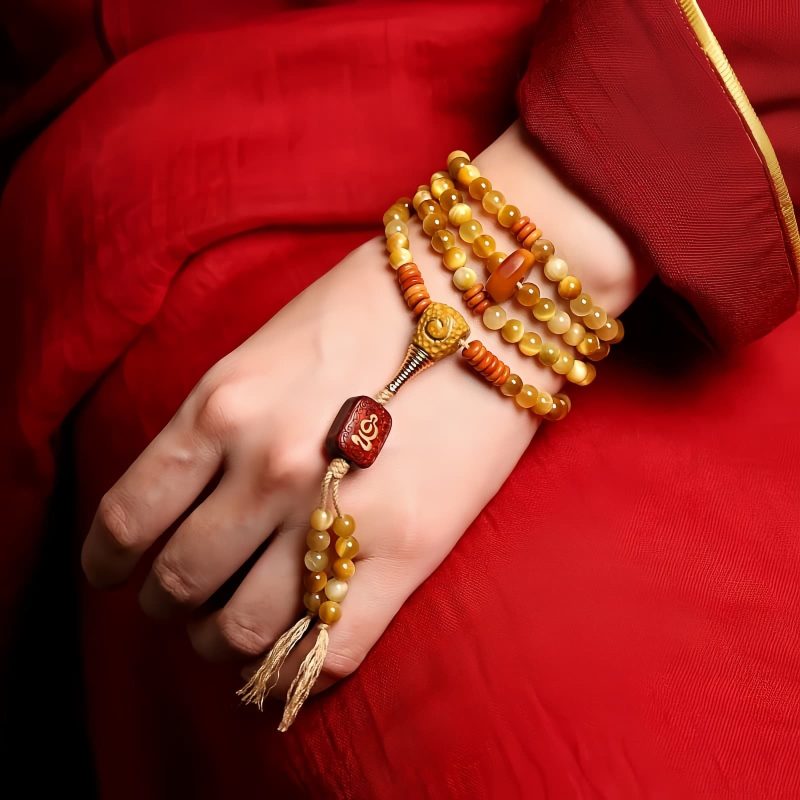 سوار يد من خرز مالا 108 حبة من عين النمر مع شرابة دورجي 108 Mala Beads Tiger Eye Dorje Tassel Bracelet