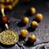 سوار يد من خرز مالا 108 حبة من عين النمر مع شرابة دورجي 108 Mala Beads Tiger Eye Dorje Tassel Bracelet