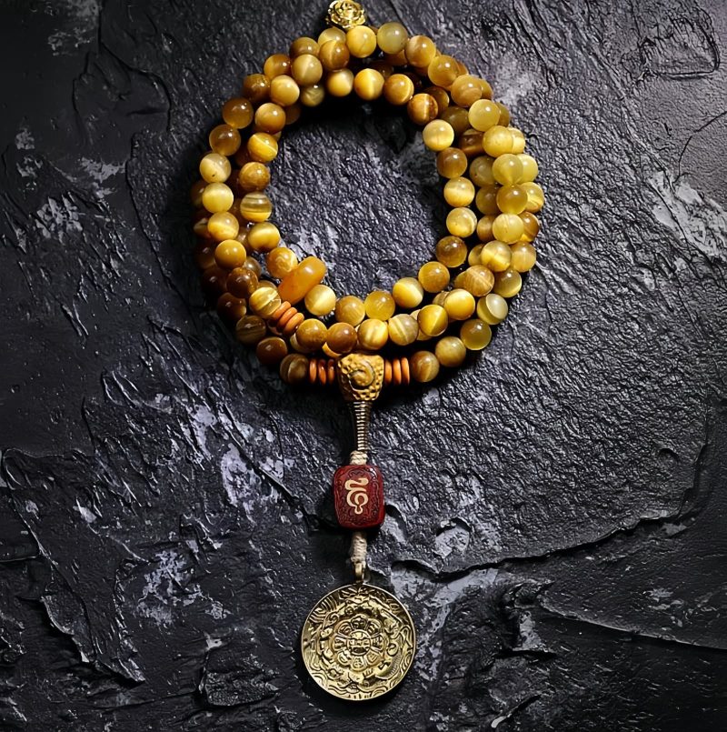 سوار يد من خرز مالا 108 حبة من عين النمر مع شرابة دورجي 108 Mala Beads Tiger Eye Dorje Tassel Bracelet